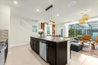 5 Bedroom 45 Bathroom Windsor Island 3822La - 2