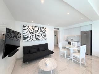 Beachfront Suite Deluxe -Best Ocean View, Resort with beach, Gym and Spa - 8