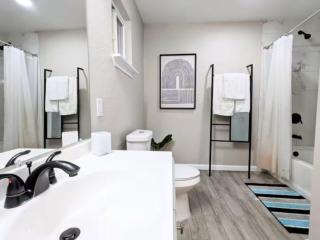 Private Master Bedroom North Lamar - 1