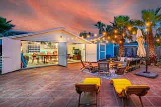 The CrabTrap Villa • 2 Bungalows • Steps to Beach - 7