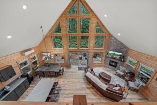 Lux Rainier Chalet With Hot tub, Sauna-Fireplace, WiFi - 3