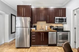 Gertrude’s Siesta | Pool, Jacuzzi | 1 Min to Beach | 4 Min to Dining & Music! - 9