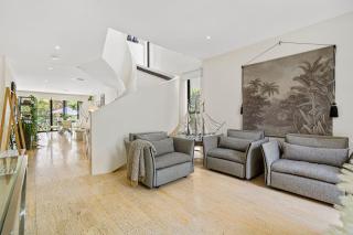 Luxury Riverside Retreat in Benowa - 6