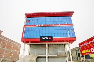 OYO 62740 Gold Inn - 4