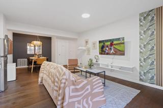 Designer Daylight Basement Near Edmonds Downtown - 3