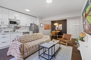 Designer Daylight Basement Near Edmonds Downtown - 2