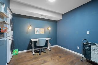 Designer Daylight Basement Near Edmonds Downtown - 7