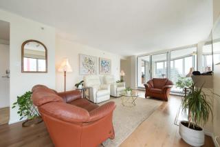 Downtown Skyline Suite with Pool & Sauna - 7