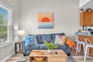 Sunset Dreams TOO - King Bed - 5 Min Walk to Beach - 5