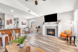 Sunset Dreams TOO - King Bed - 5 Min Walk to Beach - 8