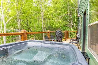 Green & Black Bear Cabins By Beyond Expectations - 2