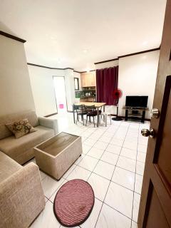 Cranberry's 3 br Apartment nr Convention Ctr #4 - 0