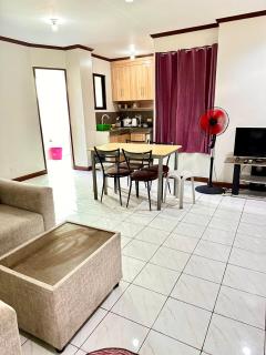 Cranberry's 3 br Apartment nr Convention Ctr #4 - 1