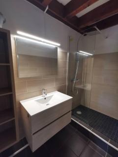 COTTAGE BLUE classé 3 étoiles - 4 à 6 personnes - 2 chambres - accès direct à la plage et à l'esplanade de Boucan Canot avec ses bars et restaurants - 5