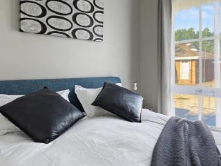 U2 Modern Clayton Retreat - 5