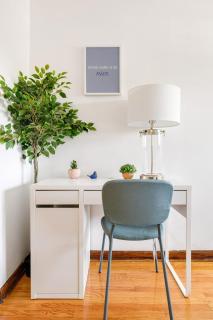 Executive Retreat - 2 Parking Spaces, Sleeps 4! - 3