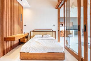 Brand New Designer Villa Underwater Pool View - 8