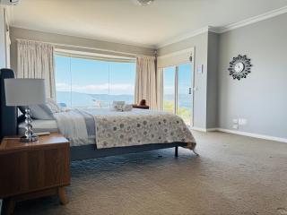 Stunning sandy bay retreat - 5