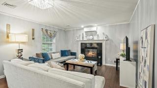 Birch Hollow by AvantStay Cozy Poconos Home w Fireplace Soaking Tub Kid’s Play Area - 5