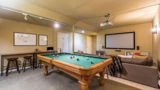 River Rock by AvantStay 8 Bedroom Ski Estate w Hot Tub Movie Theatre 10 Min Walk to Mtn - 5