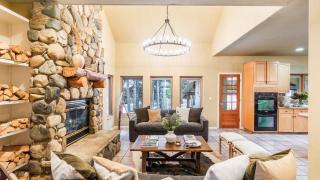 River Rock by AvantStay 8 Bedroom Ski Estate w Hot Tub Movie Theatre 10 Min Walk to Mtn - 2