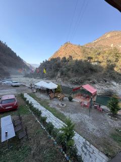 Rivertouch Tirthan Cafe and Stay - 9