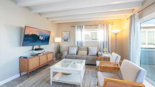 Sleeps 16 Dock Walk to Beach Balboa Fun Zone Dining Edgewater Place - 6