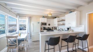 Sleeps 16 Dock Walk to Beach Balboa Fun Zone Dining Edgewater Place - 3