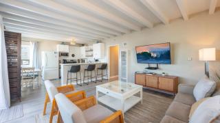 Sleeps 16 Dock Walk to Beach Balboa Fun Zone Dining Edgewater Place - 4