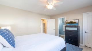 Sleeps 16 Dock Walk to Beach Balboa Fun Zone Dining Edgewater Place - 1