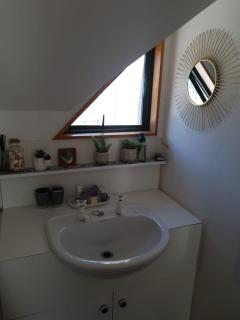 Remarkable studio,close to airport - 1