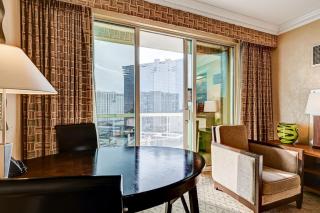The Aura JR PREMIUM SUITE Strip view Balcony TWR 3 - 3