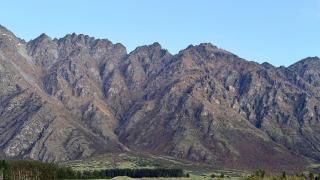 Luxurious Stay with Mountain Views - 4