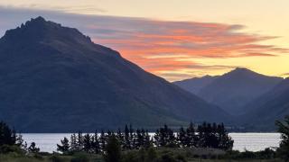 Luxurious Stay with Mountain Views - 6