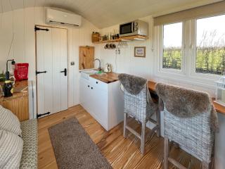 Ash Hut - Uk51026 - 9