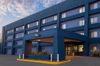 Baymont by Wyndham Davenport - 8