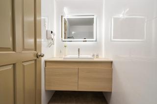 Chill Hill Staycation - 1