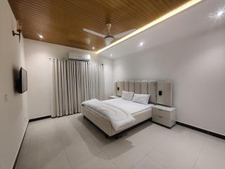 Evergreen Executive 4BHK - 7