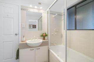 Townsville Tropical Escape Rest Relax Recharge - Belgian Gardens - 1