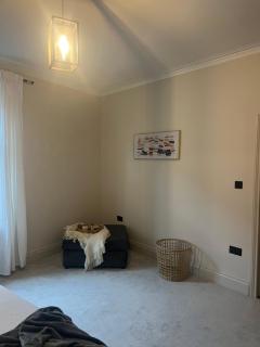 Modern Spacious 1 Bedroom Apartment Next to Transport Links - 8