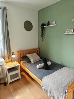 Modern Shared Home for Young Adults 10 min to City Centre - 0