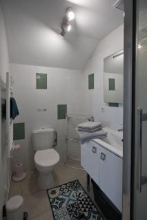 Hostcare - La Petite Escale: Parking Privé et petit extérieur - 1