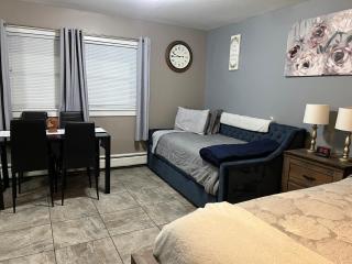 Just Like Being at Home- Newly Renovated Unit - 2