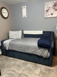 Just Like Being at Home- Newly Renovated Unit - 7