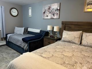 Just Like Being at Home- Newly Renovated Unit - 8