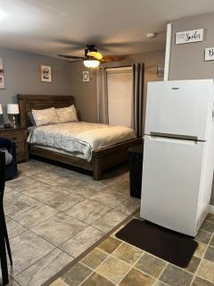 Just Like Being at Home- Newly Renovated Unit - 9