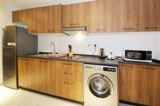 Silk Valley - Chic Studio | Close to AUH & Yas Island | Pool & Parking - 6