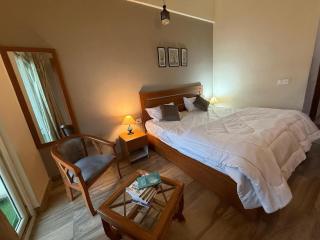 Smart Budget Stay Near Expo Mart and Metro Station - 3
