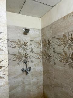 Smart Budget Stay Near Expo Mart and Metro Station - 1