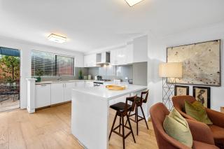 Charming North Freo Terrace w Balcony & Parking - 6